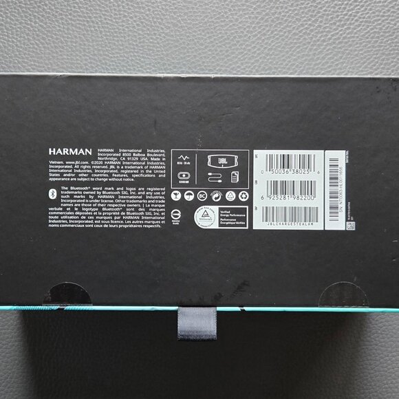 JBL CHARGE 5 - Portable Bluetooth Speaker Waterproof and USB Charge Out - Teal - Picture 4 of 5